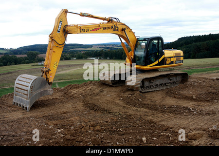 Baumaschinen auf neue Autobahn Stockfoto