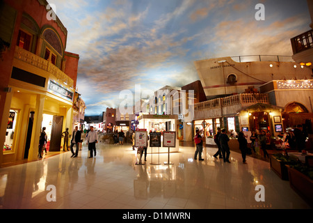 den Miracle Mile Shops mit künstlichen Himmel Decke im Planet Hollywood Casino Las Vegas Nevada, USA Stockfoto