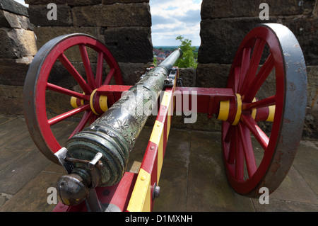 alte mittelalterliche Kanone, die Zugehörigkeit zu der Burg in Bad Bentheim, Deutschland Stockfoto
