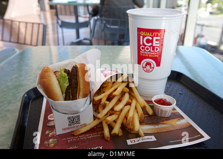 großen Wendys Burger Essen mit großes Getränk und Pommes frites Las Vegas Nevada, USA Stockfoto