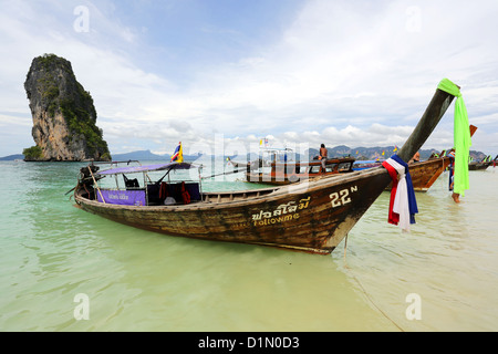 Traditionelle Thai Longtail-Boot, Poda Beach, Krabi, Phuket, Thailand Stockfoto