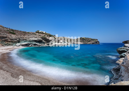 Die beeindruckende Frühstückservice Strand in Insel Andros, Griechenland Stockfoto