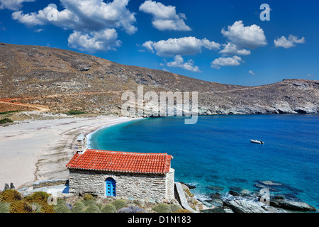 Eine kleine Kapelle in Achla Strand von Andros Island, Griechenland Stockfoto