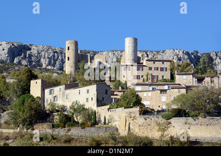 Dorf Bargème mit seiner zerstörten Château oder mittelalterliche Burg & Steinturm im Verdon Regionalpark Var Provence Frankreich Stockfoto