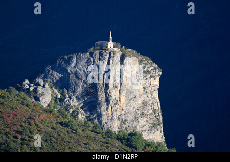 Felsen von Castellane und thront Kapelle, Notre Dame du Roc, Verdon Gorge Alpes-de-Haute-Provence Provence Frankreich Stockfoto