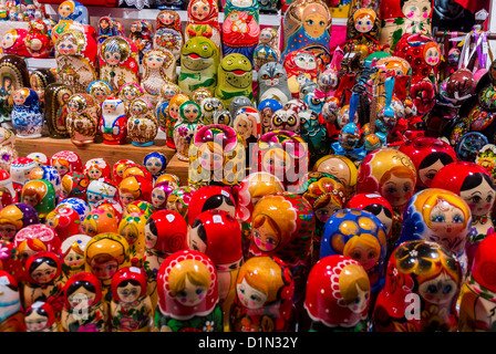 Paris, Frankreich, Shopping für russische Puppen, auf dem Weihnachtsmarkt Sammlung zu sehen, Detail, bunte Objekte, WEIHNACHTEN IN PARIS Stockfoto