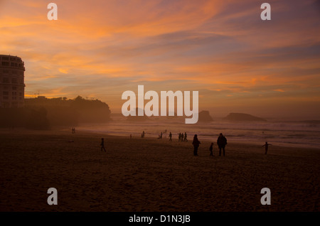 Der Strand bei Sonnenuntergang in Biarritz Stockfoto