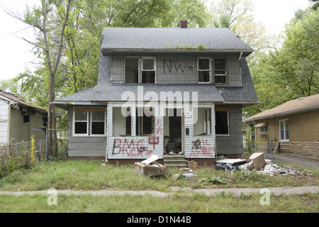 Abandon-Häuser sind ein alltäglicher Anblick in vielen Teilen von Detroit, Michigan. Brightmoor Abschnitt. Stockfoto