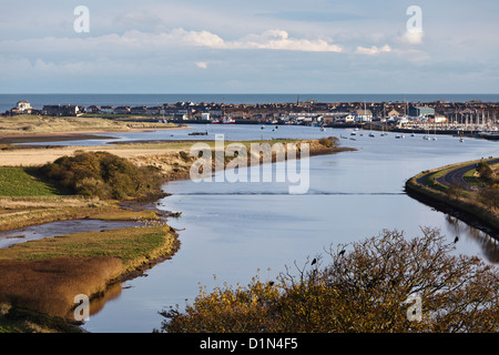 Blick hinunter den Fluß Coquet in Richtung Tölt von Warkworth Castle in Northumberland, England Stockfoto