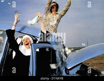 Da Steht Der Ganze Freeway Kopf Honky Tonk Freeway Geraldine Page Schwester Mary Clarise (Geraldine Page) Freut Sich Über den Stockfoto