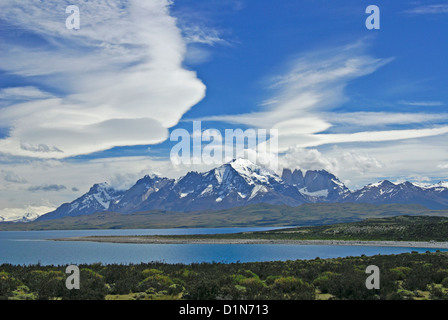 Lago Sarmiento und Paine-Massivs, Torres del Paine NP, Patagonien, Chile Stockfoto