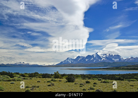 Lago Sarmiento und Paine-Massivs, Torres del Paine NP, Patagonien, Chile Stockfoto