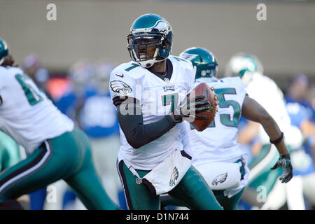 New Jersey, USA. 30. Dezember 2012: Philadelphia Eagles-quarterback Michael Vick (7) während einer Woche 17 NFL Matchup zwischen der Philadelphia Eagles und die New York Giants im MetLife Stadium in East Rutherford, New Jersey. Stockfoto