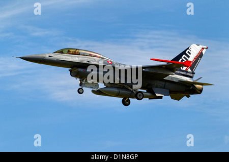 General Dynamics (SABCA) F-16BM Fighting Falcon (401) landet ET 204 dänischen Luftwaffe am RNAS Yeovilton International Air Day 2010 Stockfoto