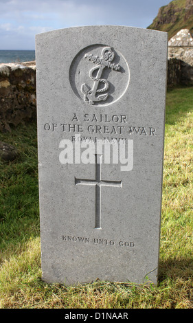 Seemann-Grab, Grab eines unbekannten Seemanns, Rathlin Insel, County Antrim, Nordirland Stockfoto