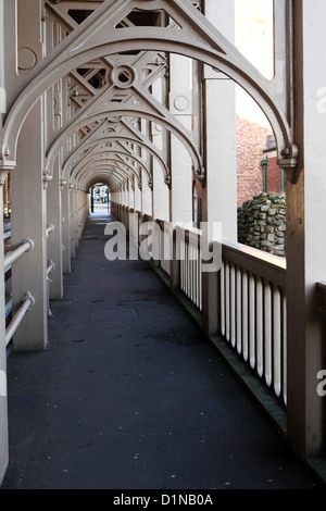 Bögen der High Level Bridge, führt über den Fluss Tyne zwischen Newcastle und Gateshead im England, UK. Stockfoto