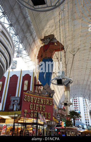 Vegas Vic Cowboy Schild an der Fremont street Experience im Laufe des Tages Las Vegas Nevada, USA Stockfoto