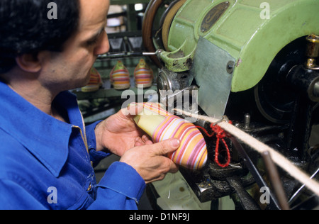 Berühmte katalanische Sandale Handwerk Fabrik von Saint Laurent de Cerdans, Östliche Pyrenäen, Languedoc-Roussillon, Frankreich Stockfoto