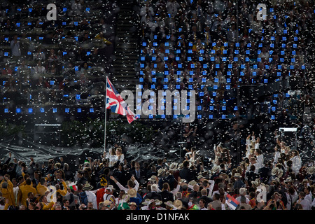 Britische Leitung von Fahnenträger Chris Hoy bei der Eröffnungsfeier, die Olympischen Spiele in London 2012 Stockfoto