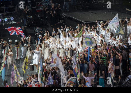 Britische Leitung von Fahnenträger Chris Hoy bei der Eröffnungsfeier, die Olympischen Spiele in London 2012 Stockfoto