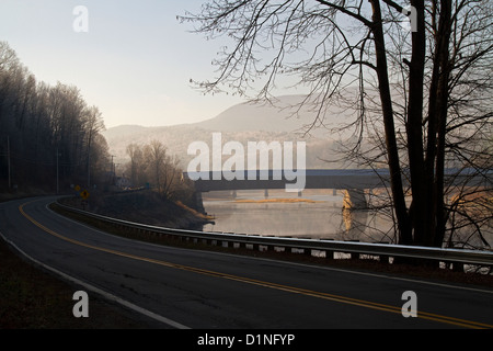 Windsor Cornish Holzbrücke über den Connecticut River, New Hampshire, Vermont, macht ein schönes winter Szene. Stockfoto