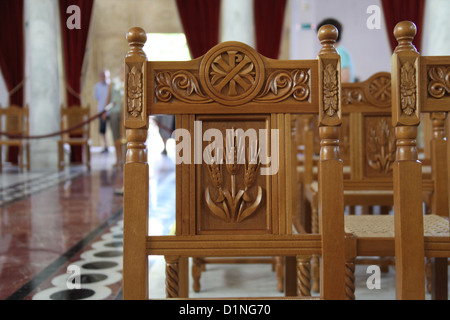 Stühle in die neue orthodoxe Kathedrale der Auferstehung Christi in Tirana ist die Hauptstadt von Albanien Stockfoto