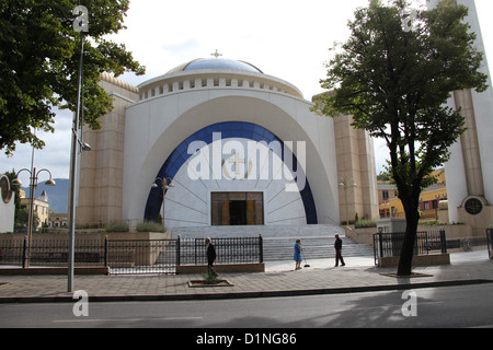 Neu errichtete orthodoxe Kathedrale der Auferstehung Christi in Tirana Stockfoto