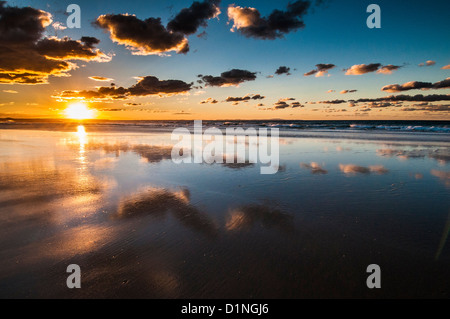 Sonnenuntergang am Flinders Beach, North Stradbroke Island, Queensland, Australien Stockfoto