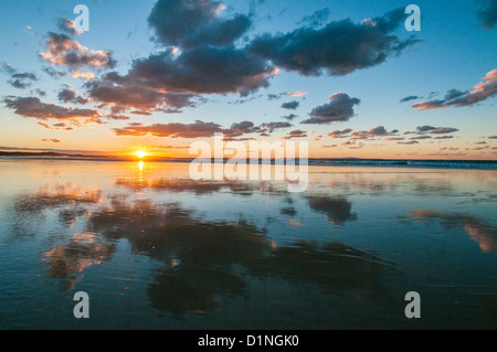 Sonnenuntergang am Flinders Beach, North Stradbroke Island, Queensland, Australien Stockfoto