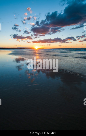 Sonnenuntergang am Flinders Beach, North Stradbroke Island, Queensland, Australien Stockfoto