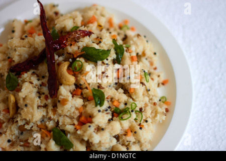 Upma ist ein berühmter südindische Gericht. Stockfoto