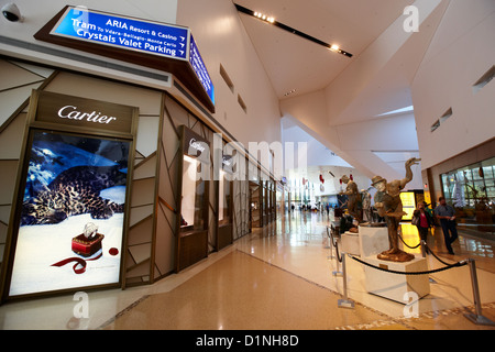 gehobenen Geschäften innerhalb der Kristalle im Citycenter Einzelhandel Bezirk Einkaufszentrum Las Vegas Nevada, USA Stockfoto