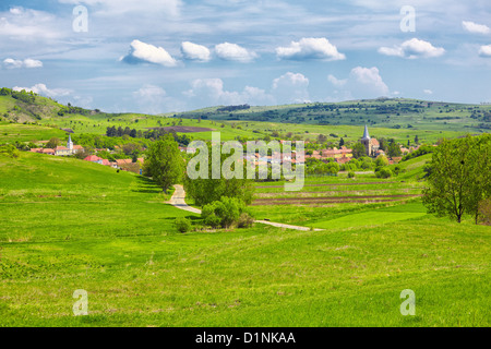 Landschaft in der siebenbürgischen Landschaft in das Dorf steigt, Rumänien. Stockfoto