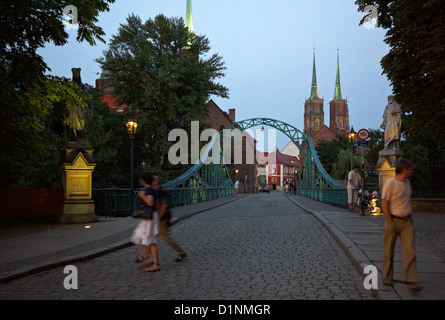 Wroclaw, Polen, der Tumskibruecke mit Blick auf die St. John Cathedral auf Dominsel Stockfoto