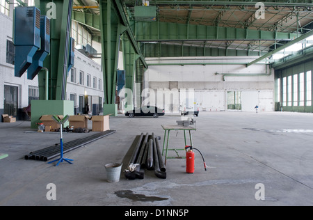 Berlin, Deutschland, in der stillgelegten Tempelhof Airport Kleiderbügel Stockfoto