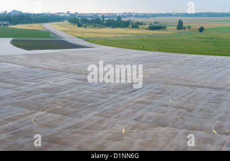 Berlin, Deutschland, Blick auf das Flugfeld des stillgelegten Flughafens Tempelhof Stockfoto