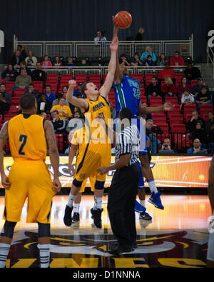 Öffnen Tipp bei Florida Gulf Coast-68-59-Sieg, über Kennesaw State. Kennesaw, Georgia. USA. 31. Dezember 2012.   Sparte ich Atlantic Sun Conference Herren Basketball. Stockfoto