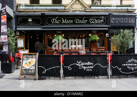 Der Mond Under Water Pub am Leicester Square in London Stockfoto