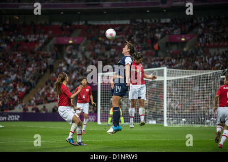 Abby Wambach (USA), - Aya Sameshima (JPN)-5-USA gewinnt Gold über Japan im Frauen Fußball (Fußball) bei den Olympischen Sommer Stockfoto