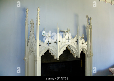 Gotische Schornstein / Mantel Stück / Kaminsims / Kaminsims des restaurierten Strawberry Hill House, Twickenham. Middlesex. VEREINIGTES KÖNIGREICH. Stockfoto