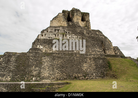 Blick von der Spitze des Xunantunich, im westlichen Belize Stockfoto