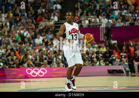 Chris Paul (USA) im Wettbewerb mit der Goldmedaille Herren-Basketball-Spiel bei den Olympischen Sommerspielen 2012 in London Stockfoto