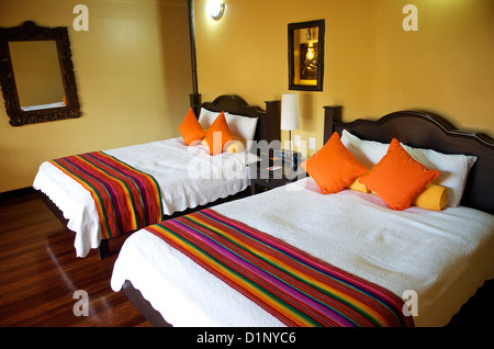 Betten in einer Casita-Deluxe-Zimmer im Nayara Hotel, Spa & Gärten, Oeste de Fortuna, La Fortuna de San Carlos, Costa Rica Stockfoto