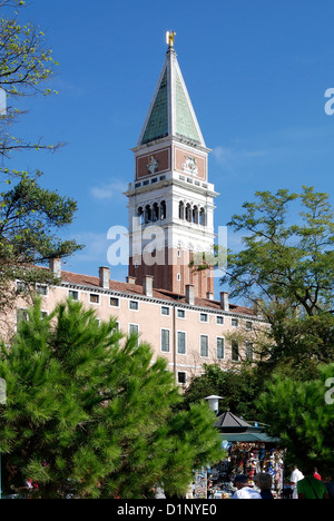 Markusplatz Campanile in Venedig - Campanile di San Marco. Stockfoto