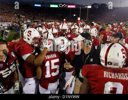 1. Januar 2013 - Pasedena, California, Vereinigte Staaten von Amerika - 1. Januar 2013 Pasedena   California USA  |   Stanfords Usua Amanam (15) feiert einen späten 4. Quartal abfangen gegen Wisconsin in der 99. Rose Bowl auf Dienstag, 1. Januar 2013.   |  Mandatory Bildnachweis: Foto von K.C. Alfred/UT San Diego/Copyright 2013-U-T San Diego. (Kredit-Bild: © U-T San Diego/ZUMAPRESS.com) Stockfoto