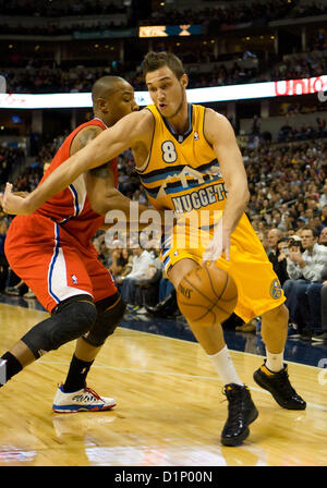 1. Januar 2013 - Denver, CO, USA - Denver Nuggets DANILO GALLINARI macht einen Lauf in Richtung Korb während der 1.. Hälfte im Pepsi Center Montag Nacht. Die Nuggets schlagen die Clippers 92-78. (Kredit-Bild: © Hector Acevedo/ZUMAPRESS.com) Stockfoto