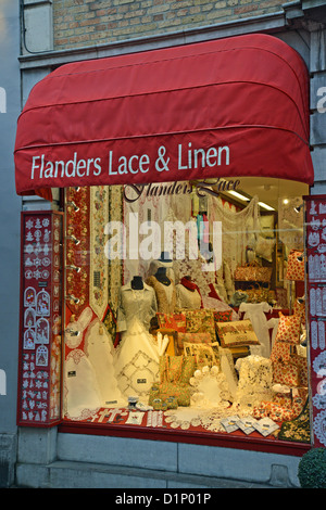 Belgien-Spitze im Schaufenster im historischen Zentrum von Brügge, Brügge, Provinz West-Flandern, Flandern, Belgien Stockfoto