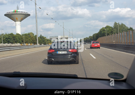 Auf einer deutschen Autobahn fahren Stockfoto