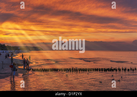 Sonnenuntergang am Strand der Ostsee in Heringsdorf, Insel Usedom, Mecklenburg-Western Pomerania, Deutschland, Europa Stockfoto