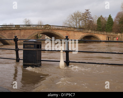 Fluß Severn mit steigenden Hochwasser am Bewdley, Worcestershire. Dezember 2012 Stockfoto